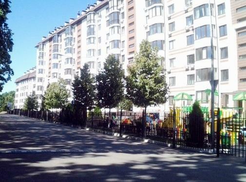 Київська обл., Києво-Святошинський район, с. Софіївська Борщагівка, Софіївська вул., 11