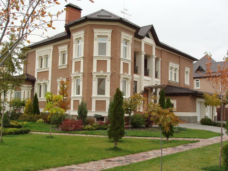 Киевская обл., Киево-Святошинский район, с. Вита-Почтовая, Богдана Хмельницкого ул., 21