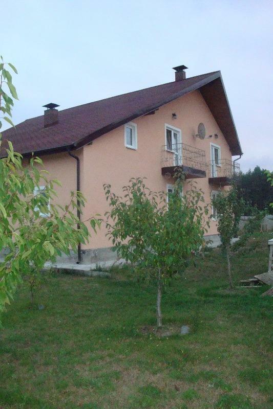 Київська обл., Києво-Святошинський район, с. Мила, Підлісна вул., 4