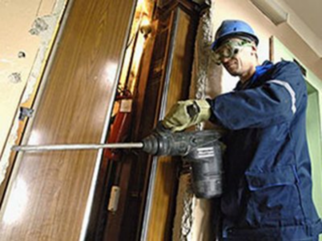 Що робити з аварійними ліфтами — думка киян