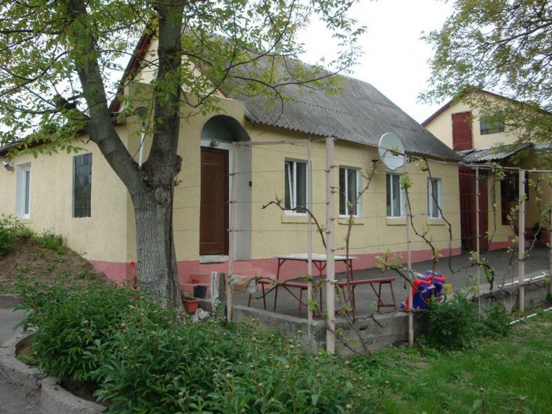 Київська обл., Києво-Святошинський район, с. Хотів, Івана Франко вул., 1