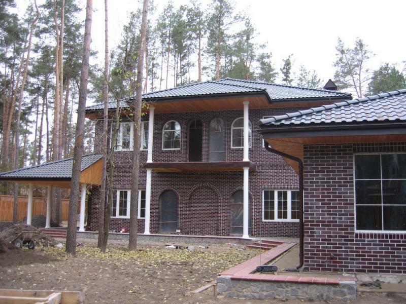 Київська обл., Обухівський район, с. Плюти, Плютская вул., 1