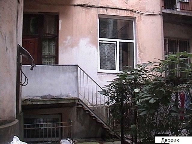 Львів, Євгена Петрушевича пл., 3