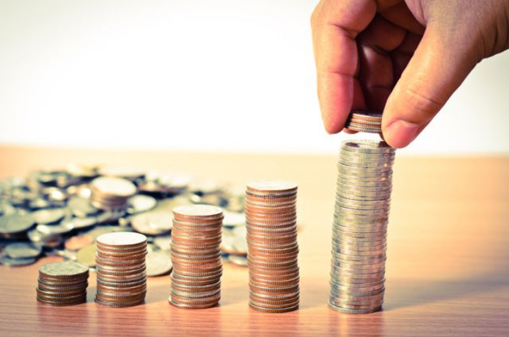 Сколько украинцы тратят на еду и ЖКХ