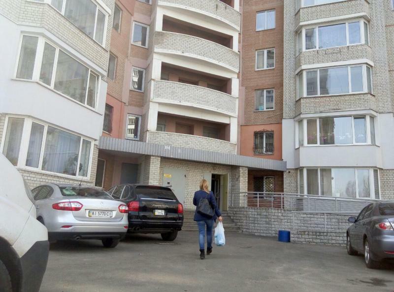 Киевская обл., Броварской район, г. Бровары, Грушевского ул., 11