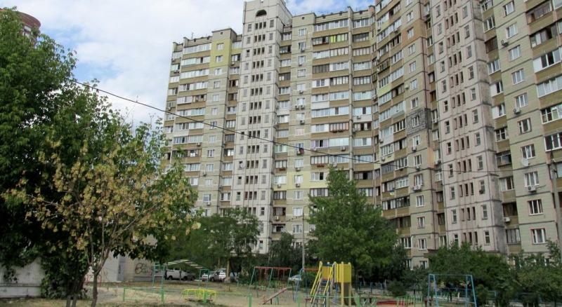 Київ, Драгоманова вул., 40Б