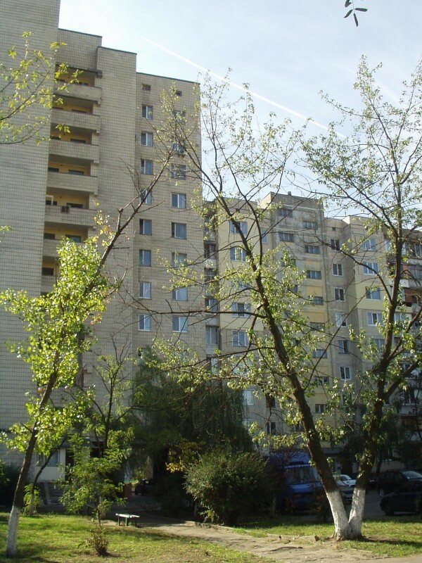 Київ, Зої Гайдай вул., 9/8