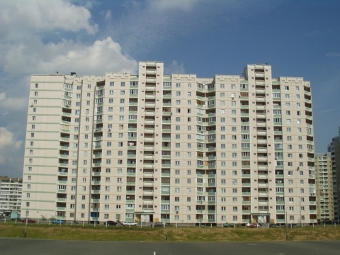 Київ, Драгоманова вул., 19