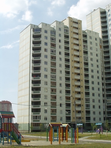 Київ, Драгоманова вул., 8Б