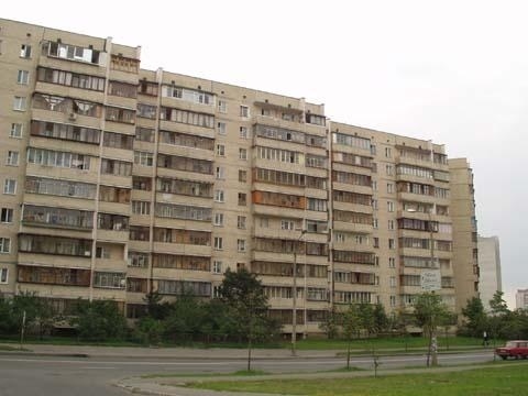 Київ, Драгоманова вул., 27
