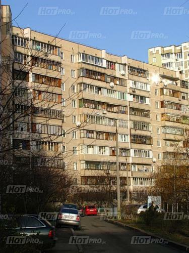 Київ, Драгоманова вул., 27