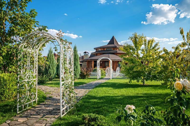 Киев, Кирилла Осьмака ул., 1