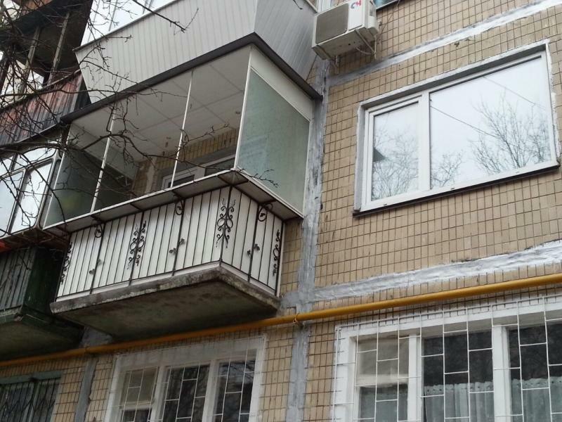 Київ, Петра Курінного вул., 7