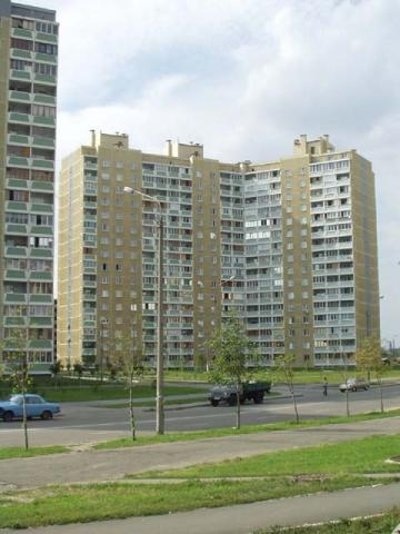 Київ, Драгоманова вул., 12