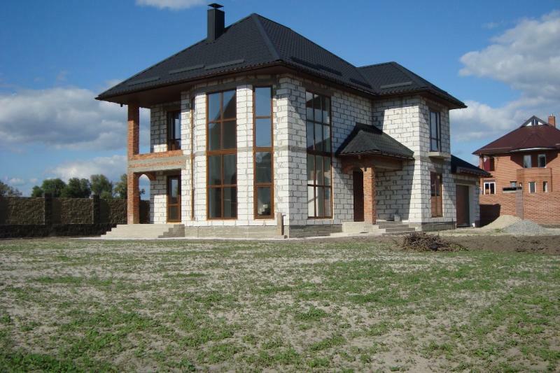 Киевская обл., Броварской район, с. Погребы, Горького ул., 1