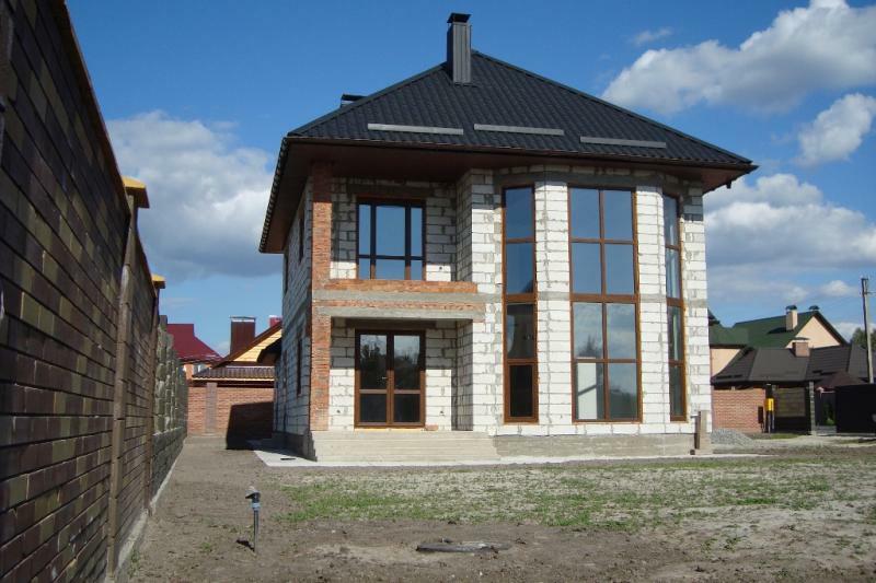 Киевская обл., Броварской район, с. Погребы, Горького ул., 1