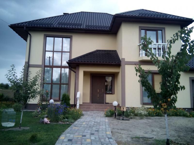 Киевская обл., Броварской район, с. Погребы, Горького ул., 1