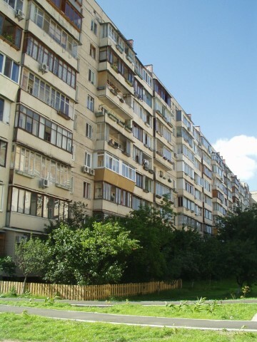 Київ, Зої Гайдай вул., 3