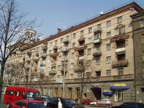 Киев, Лабораторная ул., 6