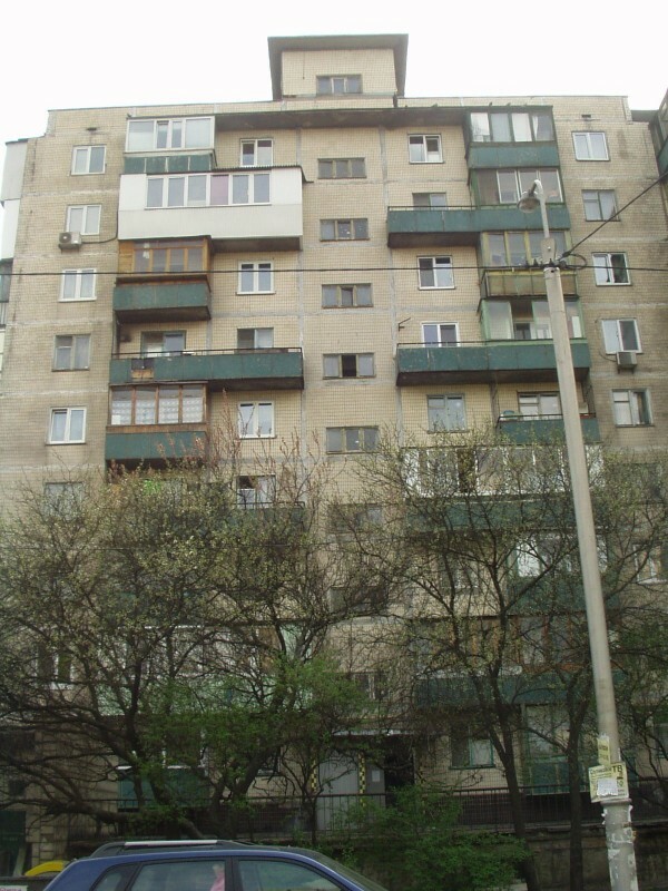 Київ, Валерія Лобановського просп., 33