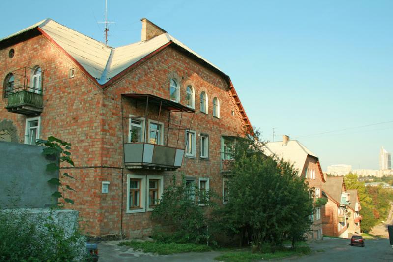 Киев, Людмилы Проценко ул., 8