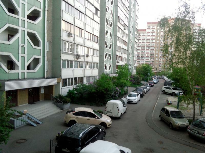 Київ, Бориса Гмирі вул., 3