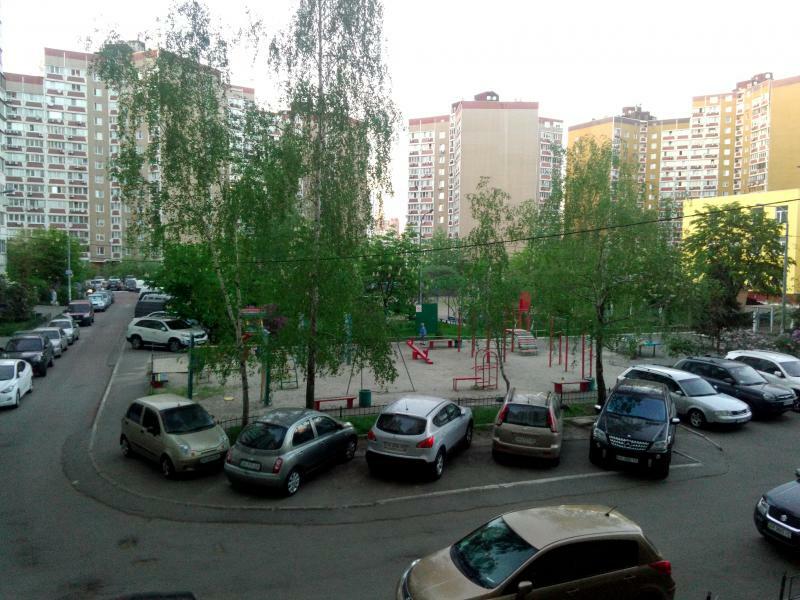 Київ, Бориса Гмирі вул., 3
