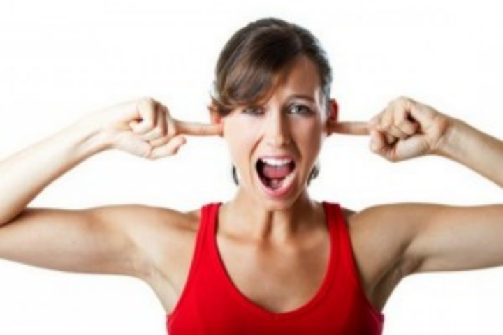 Как уменьшить шум в квартире: 10 полезных советов