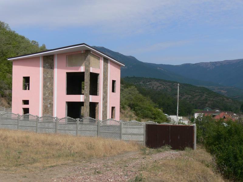 АР Крым обл., Большая Алушта район, с. Солнечногорское, Молодежная ул., 88