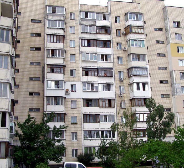 Киев, Драгоманова ул., 5