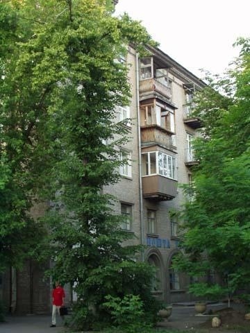 Київ, Іоанна Павла ІІ вул., 19