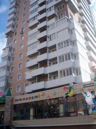 Донецьк, Панфилова просп., 24
