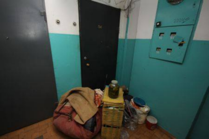 В Киеве супругов-пенсионеров выселили из собственной квартиры