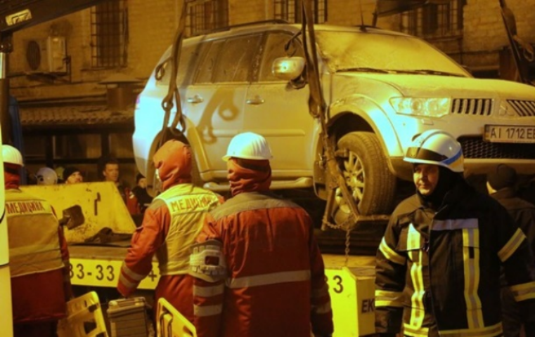 В Киеве на улице Богдана Хмельницкого, 12-14 в доме обрушились несколько этажей