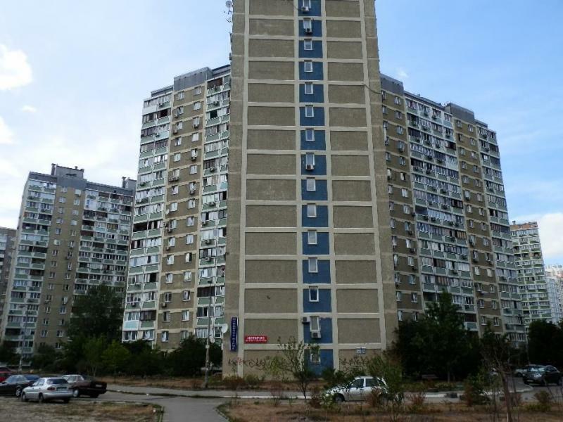 Киев, Драгоманова ул., 14