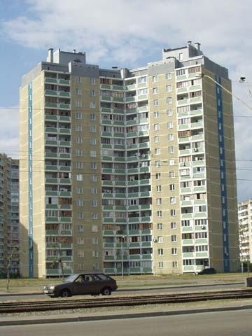 Київ, Драгоманова вул., 14