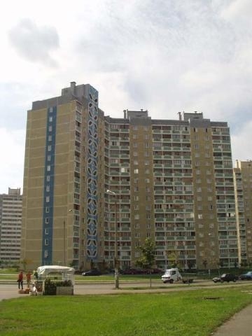 Київ, Драгоманова вул., 14