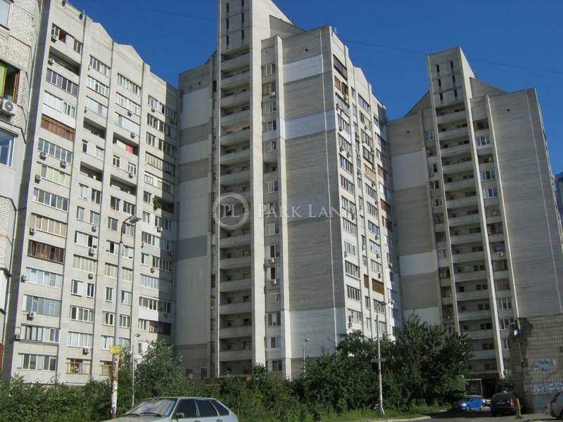 Київ, Драгоманова вул., 31