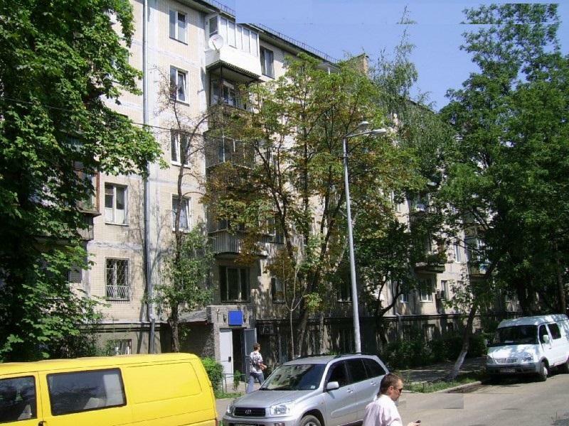 Київ, Марії Приймаченко бул., 9