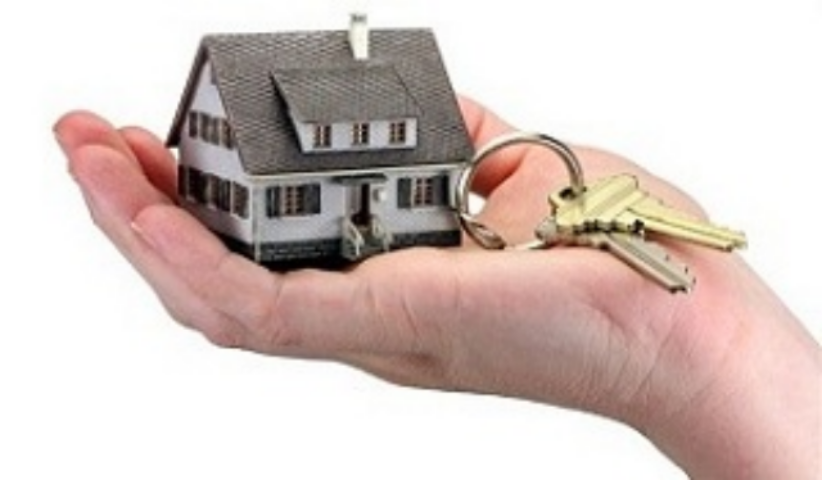 Как киевляне теряют квартиры: пенсионер 11 лет живет на чердаке, а эмигрант 2 года обитает в аэропорту 