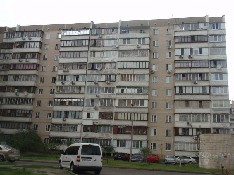 Киев, Драгоманова ул., 9