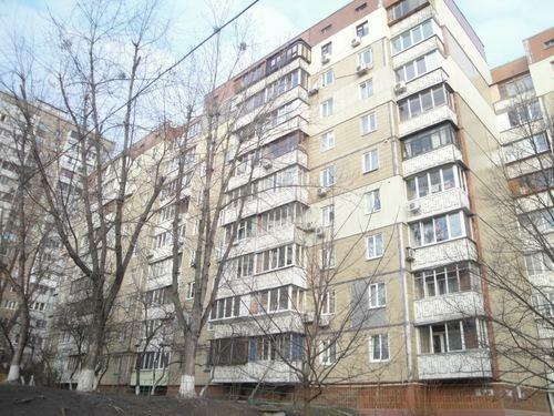 Київ, Правди просп., 10