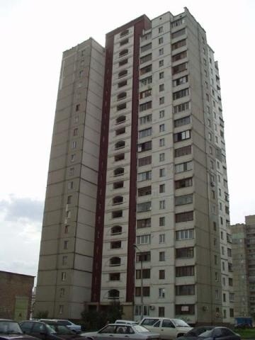 Київ, Миколи Бажана просп., 32