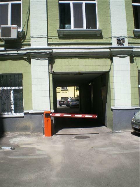 Киев, Богдана Хмельницкого ул., 51Б