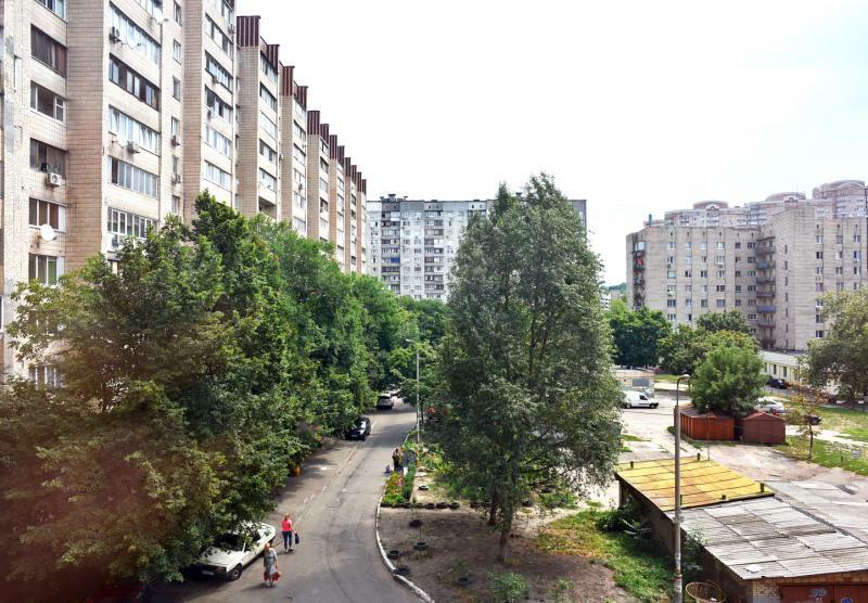 Київ, Голосіївський просп., 15