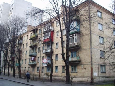 Киев, Братьев Зеровых ул., 14/18