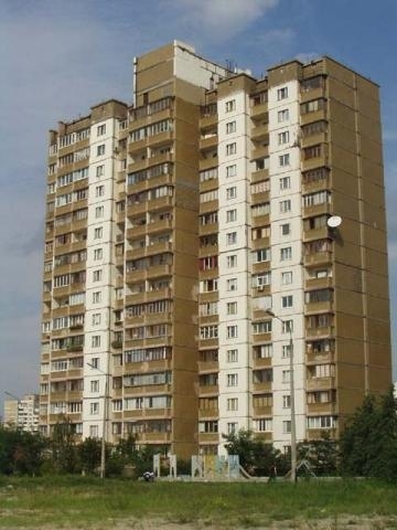 Київ, Драгоманова вул., 3Б