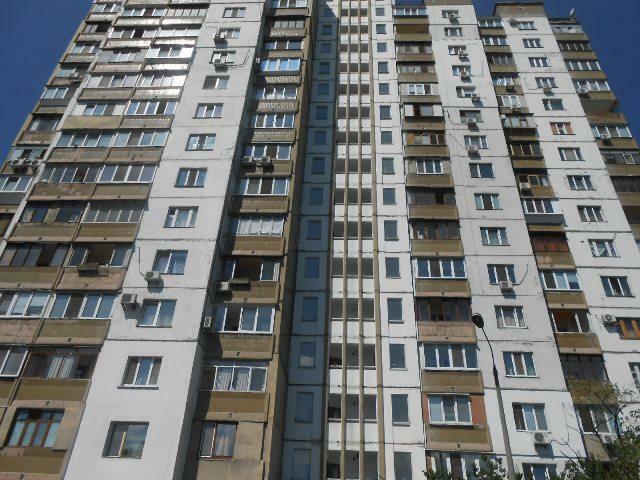 Київ, Драгоманова вул., 3Б