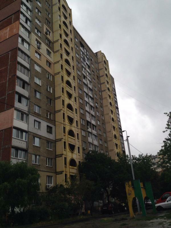 Київ, Тетяни Яблонської вул., 2