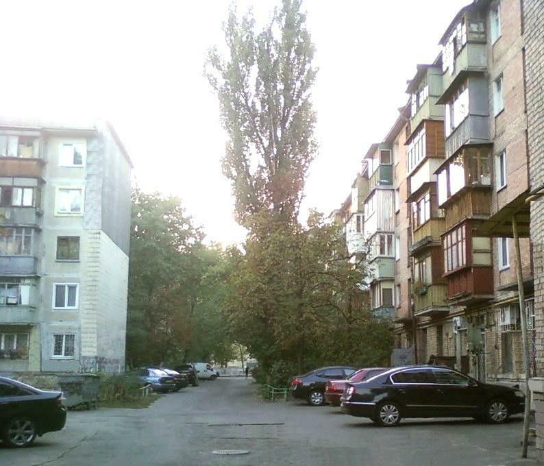 Київ, Миру просп., 9